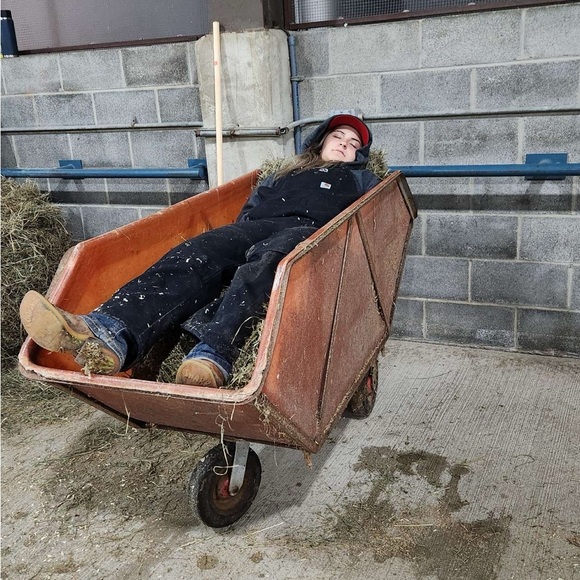 Meet your Posher, Kira - Picture 3 of 3